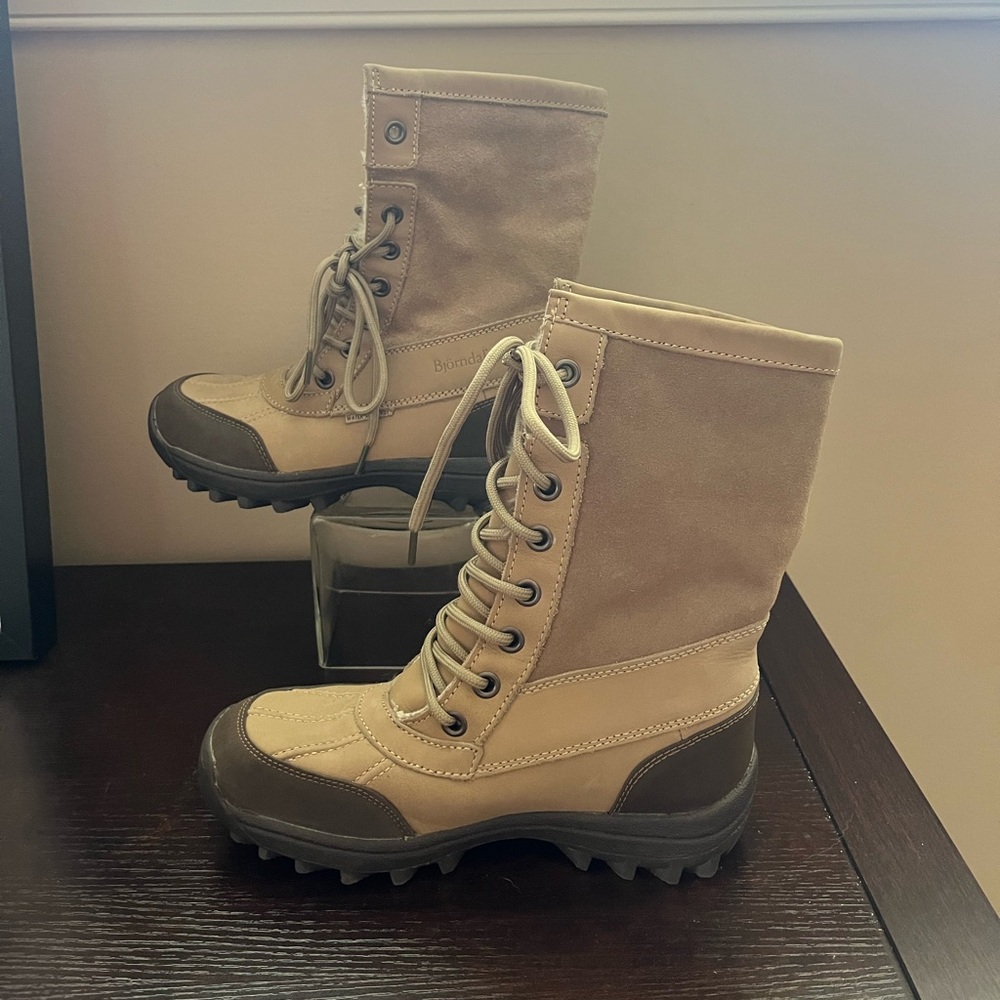 Bjorndal Beige Mid Calf Water Resistant Lace Up Hickory Boots size 7